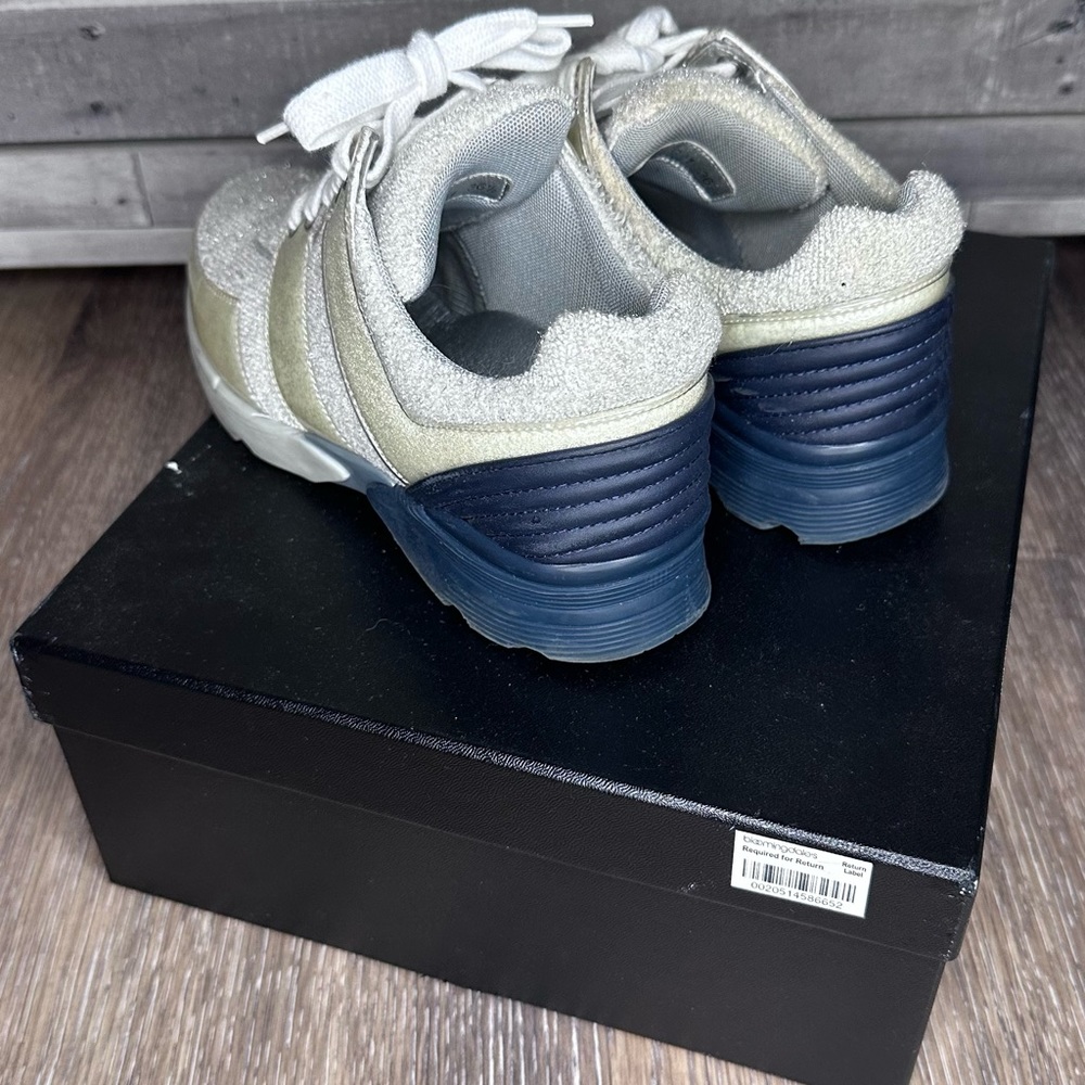 Authentic Chanel sneakers - Picture 4 of 4